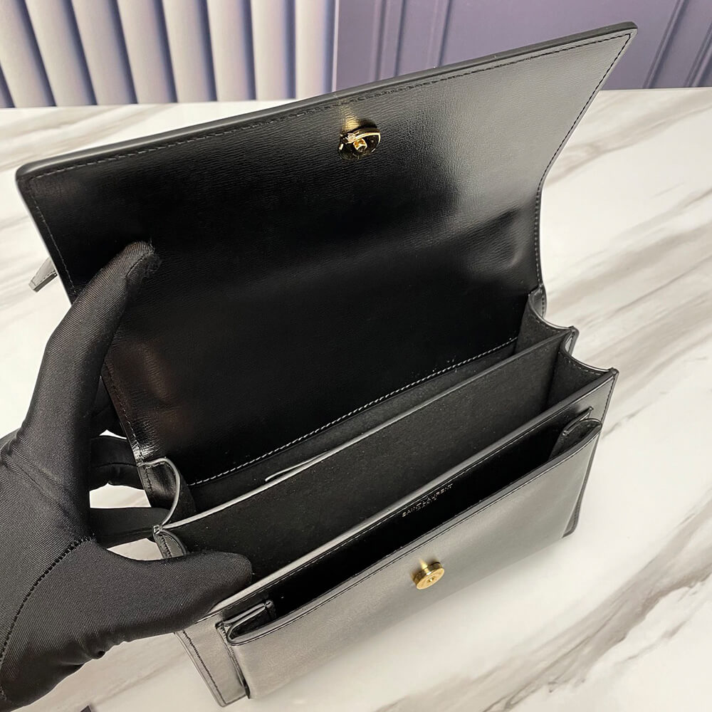SUNSET MEDIUM CHAIN BAG IN SMOOTH LEATHER